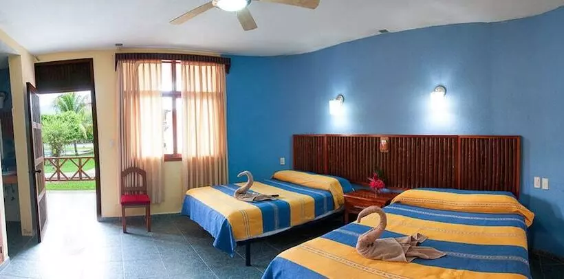 هتل Villas Kin Ha