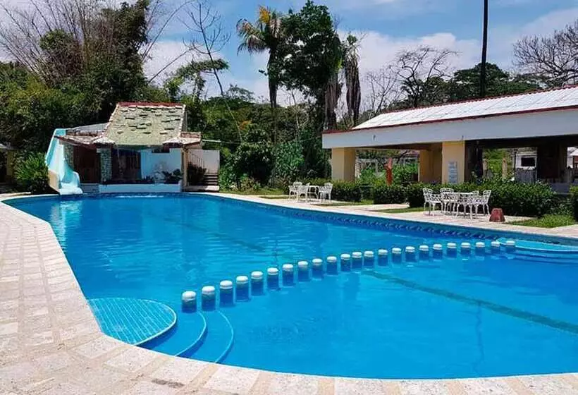 هتل Villas Kin Ha