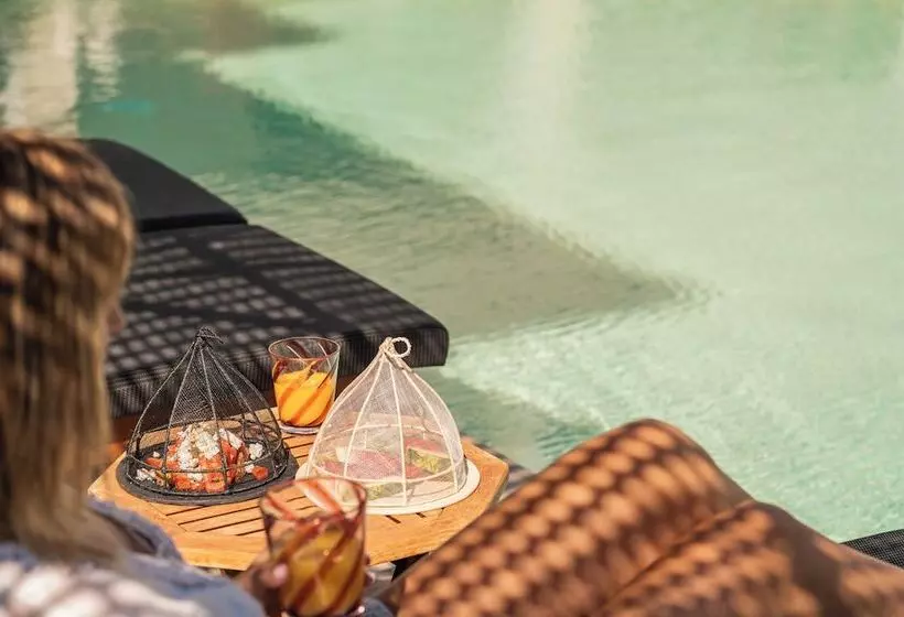 Ino Hotel & Suites