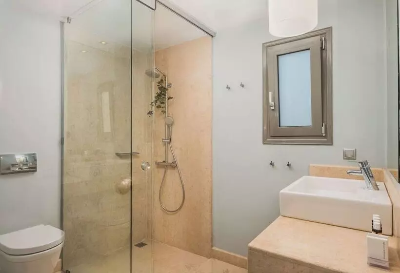 Ino Hotel & Suites