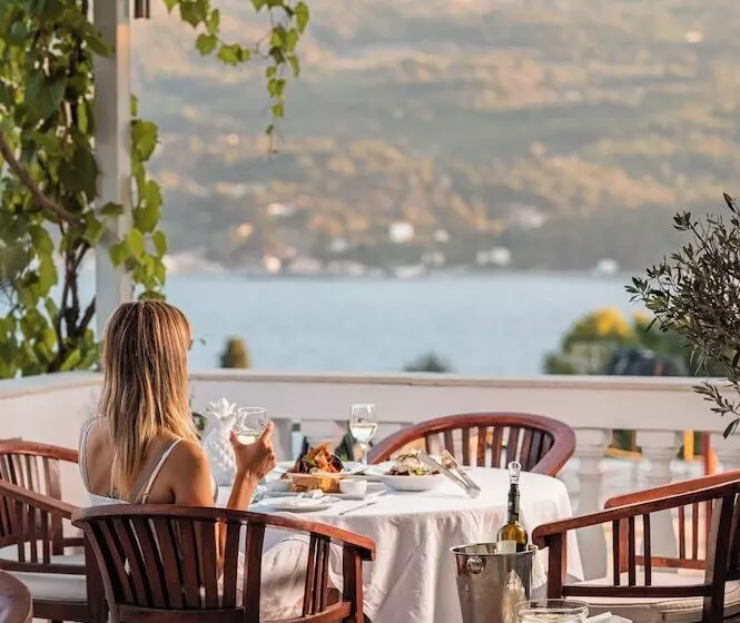 Ino Hotel & Suites