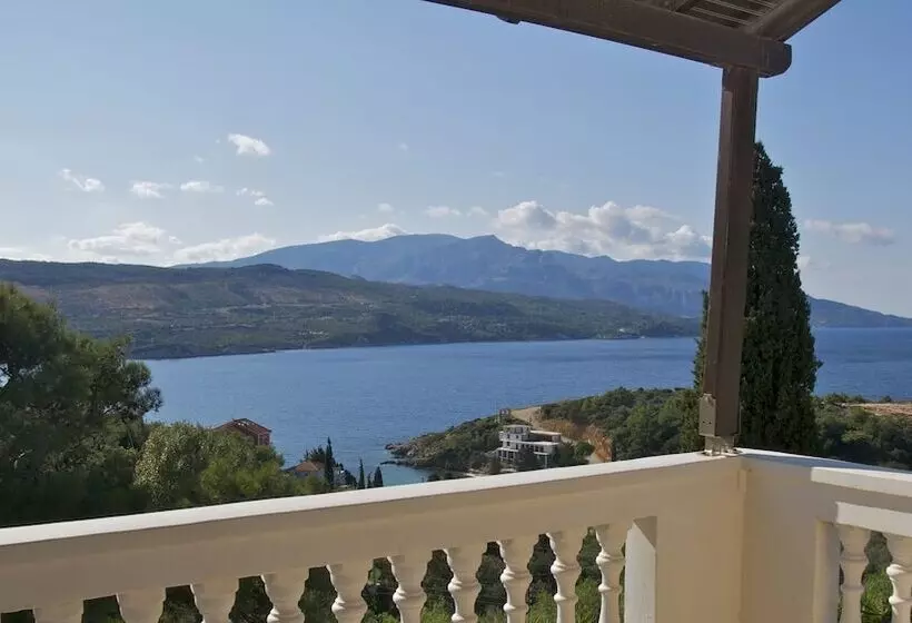 Ino Hotel & Suites