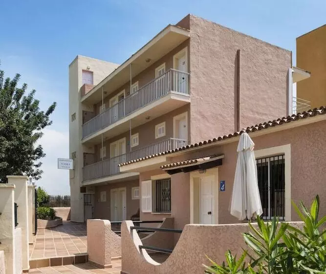 Naika Studios & Apartments