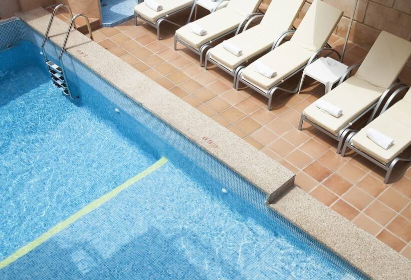 Naika Studios & Apartments