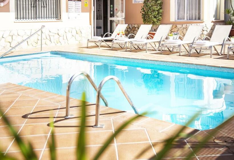 Naika Studios & Apartments