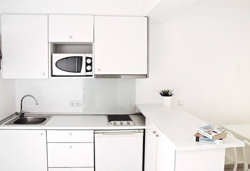 Naika Studios & Apartments