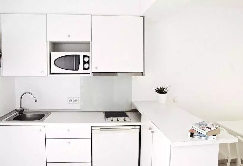 Naika Studios & Apartments