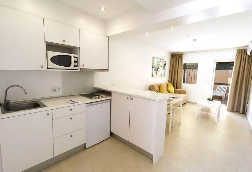 Naika Studios & Apartments