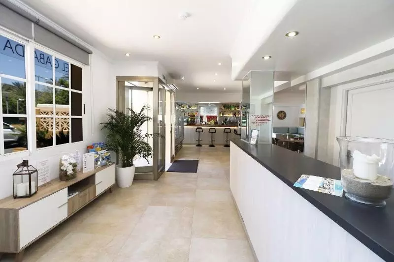 Naika Studios & Apartments