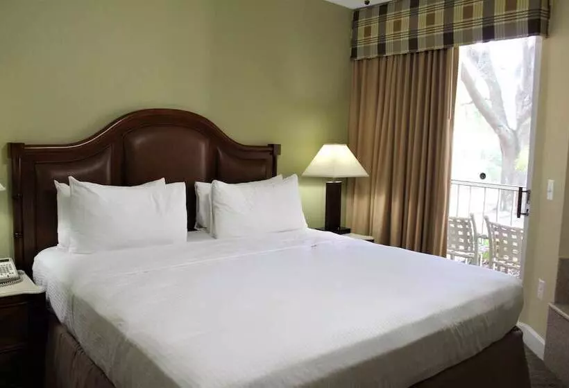 استراحتگاه Hilton Vacation Club Cypress Pointe Orlando