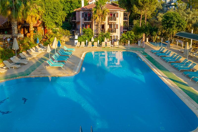 فندق Club Pink Palace