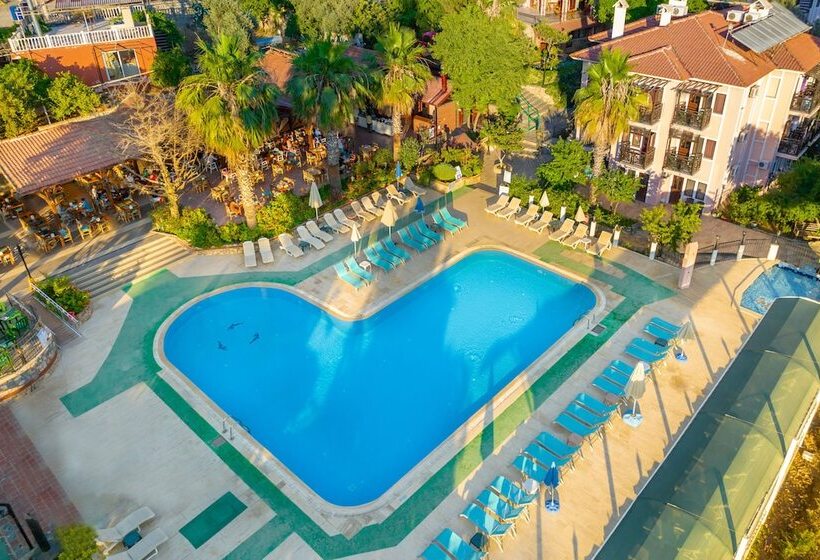 فندق Club Pink Palace