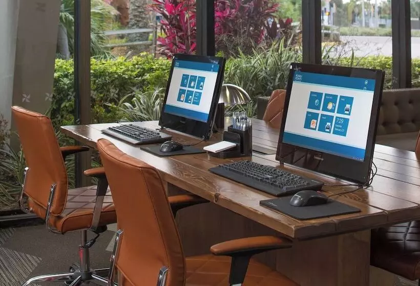 هتل Four Points By Sheraton Orlando International Drive