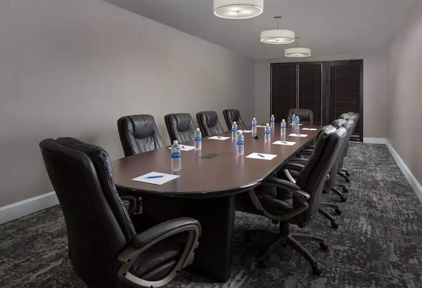 هتل Four Points By Sheraton Orlando International Drive