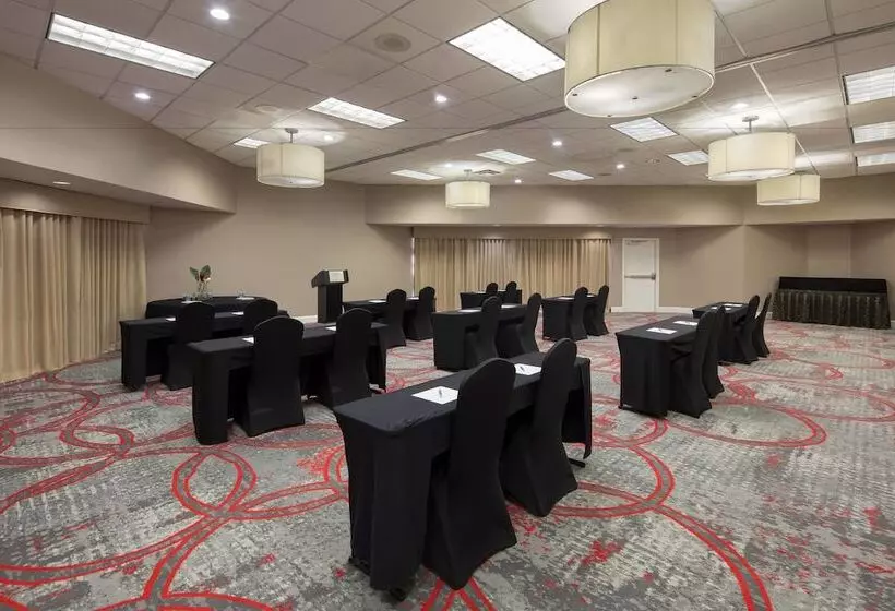 هتل Four Points By Sheraton Orlando International Drive