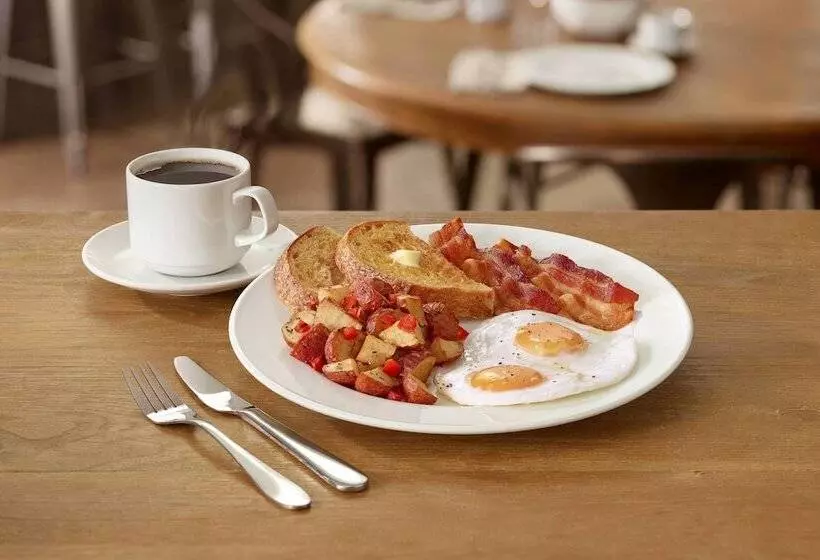 هتل Four Points By Sheraton Orlando International Drive