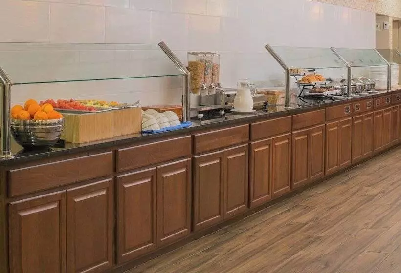 هتل Four Points By Sheraton Orlando International Drive