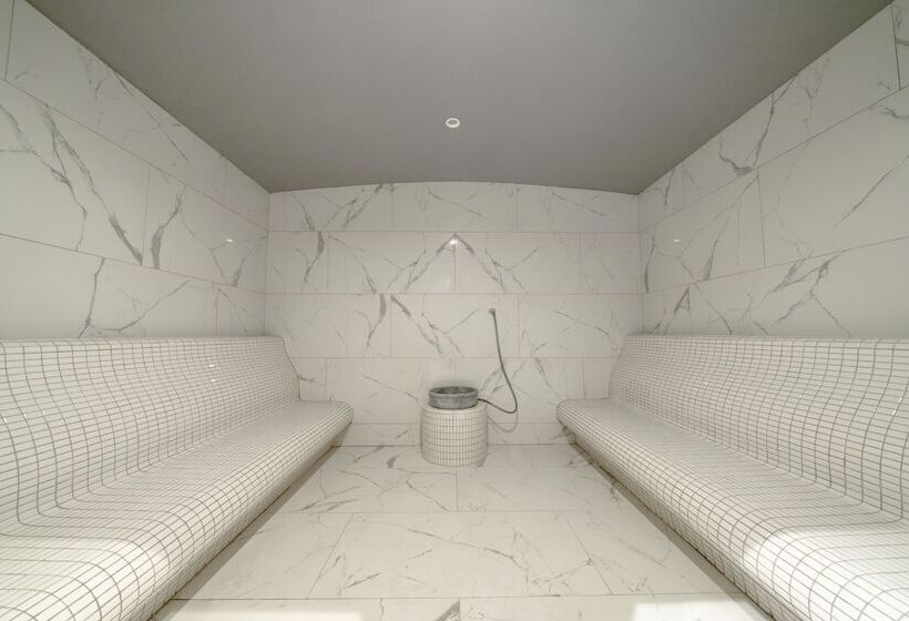 هتل The Norm Collection Door'a