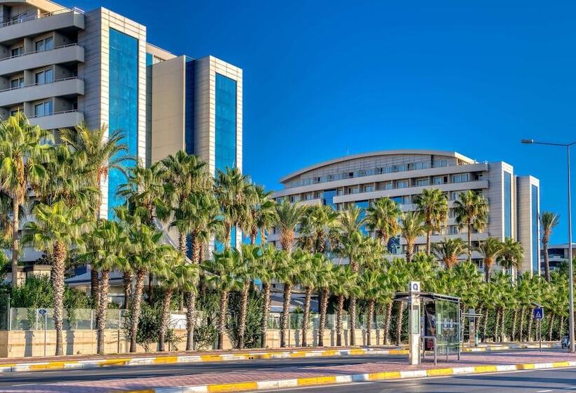 Porto Bello Hotel Resort & Spa