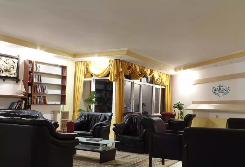 Отель Semoris