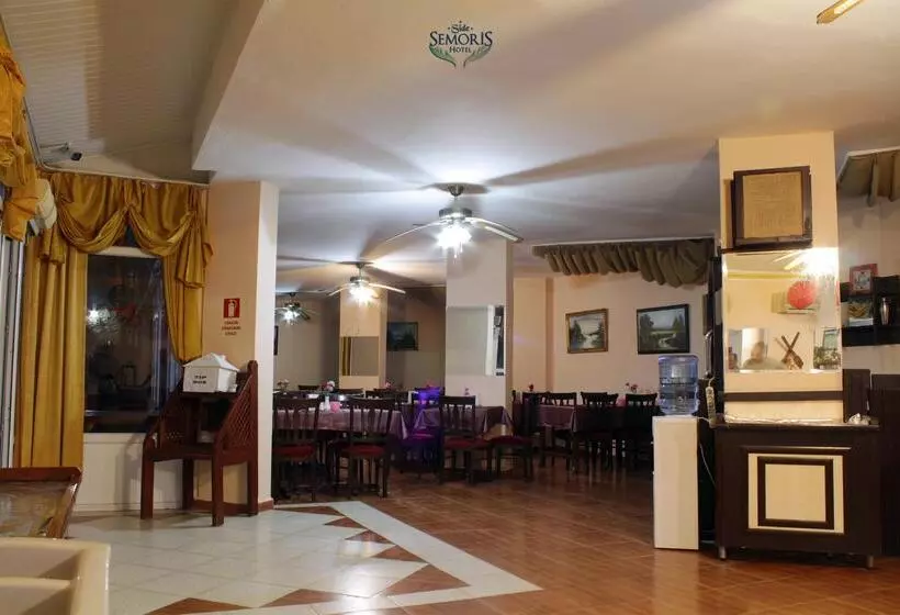 Отель Semoris