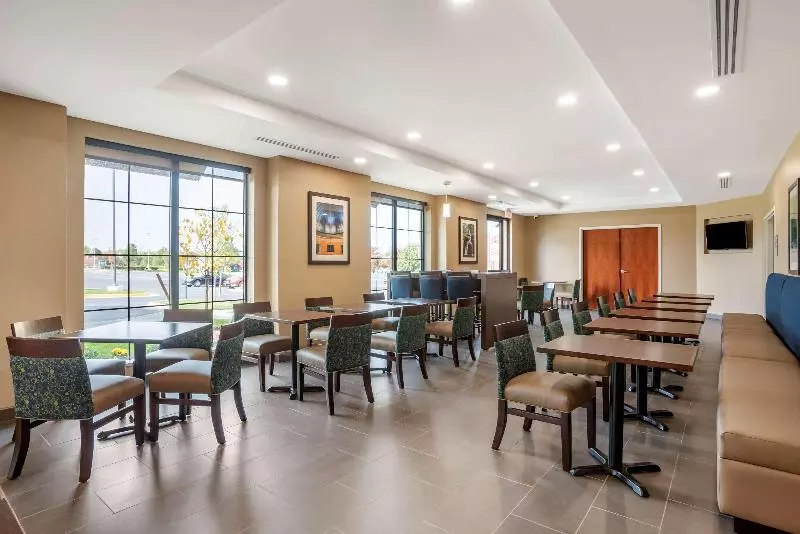 ホテル Comfort Inn & Suites