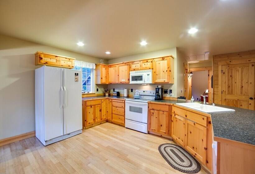 095gs Hot Tub Wifi Pets Ok Sleeps 4