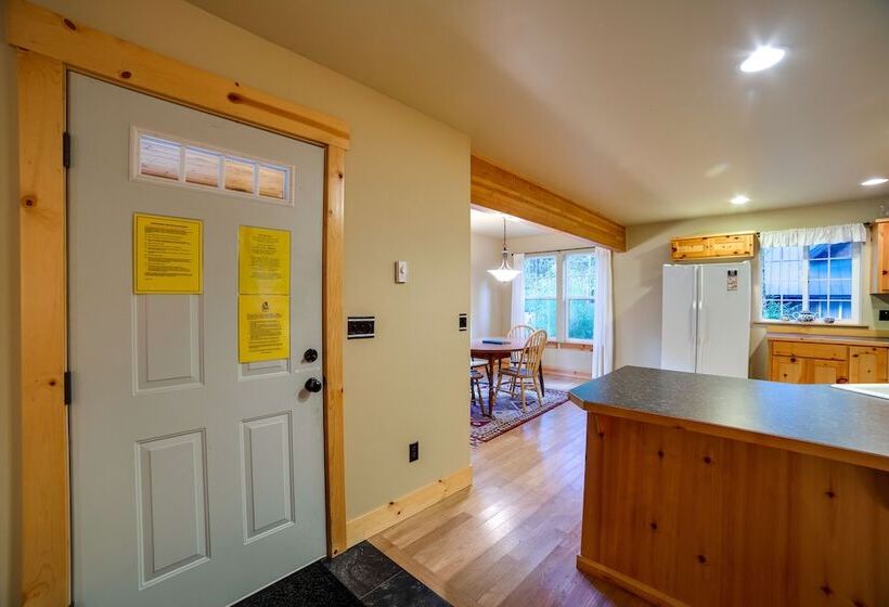 095gs Hot Tub Wifi Pets Ok Sleeps 4