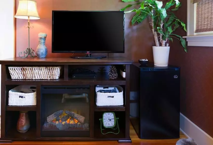 Aamiaismajoitus (B&B) Kara S Kottages @ N. Clarendon St