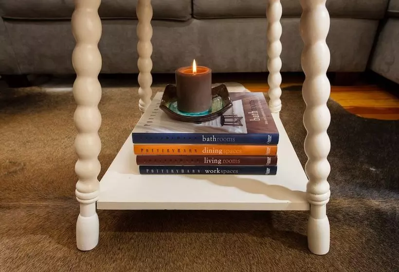 Aamiaismajoitus (B&B) Kara S Kottages @ N. Clarendon St