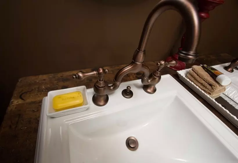 Aamiaismajoitus (B&B) Kara S Kottages @ N. Clarendon St