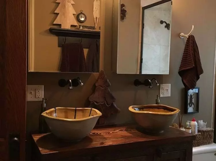 Aamiaismajoitus (B&B) Kara S Kottages @ N. Clarendon St