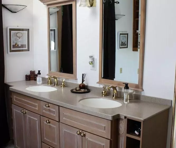 Black Creek Bed And Breakfast