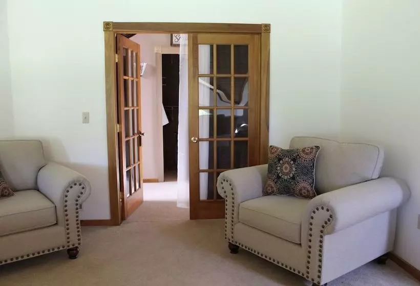 Black Creek Bed And Breakfast