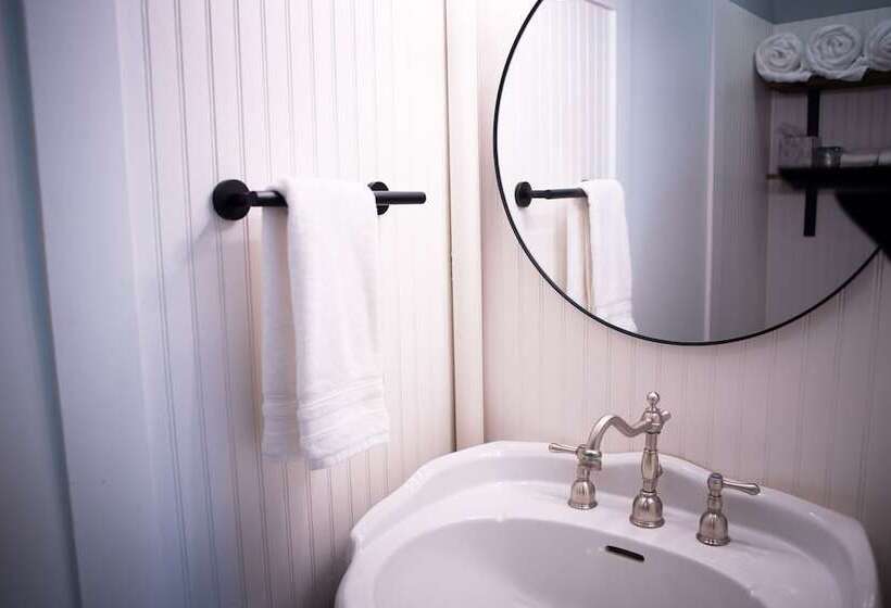 Black Walnut Bed And Breakfast