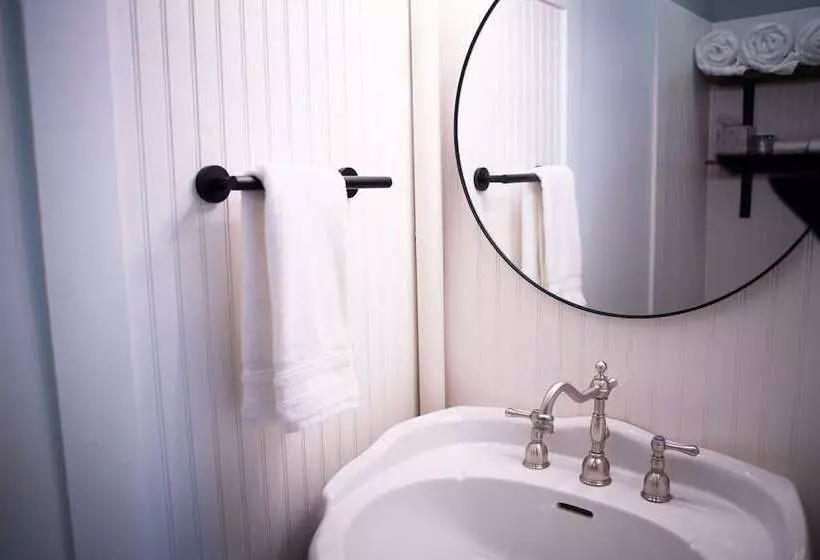 Black Walnut Bed And Breakfast