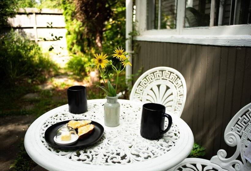 Black Walnut Bed And Breakfast