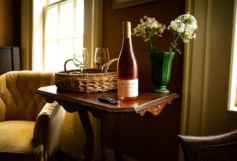 Black Walnut Bed And Breakfast