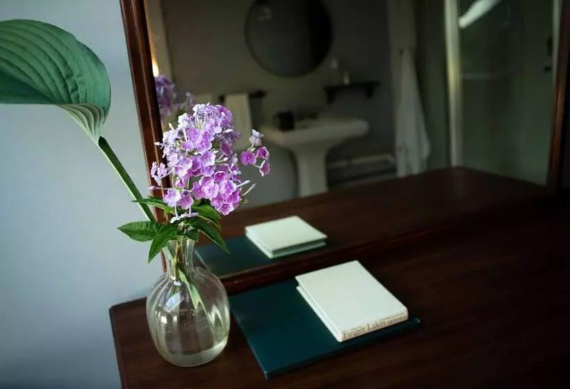 Black Walnut Bed And Breakfast