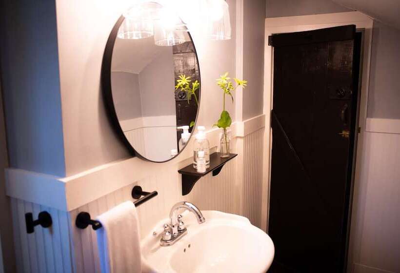 Black Walnut Bed And Breakfast