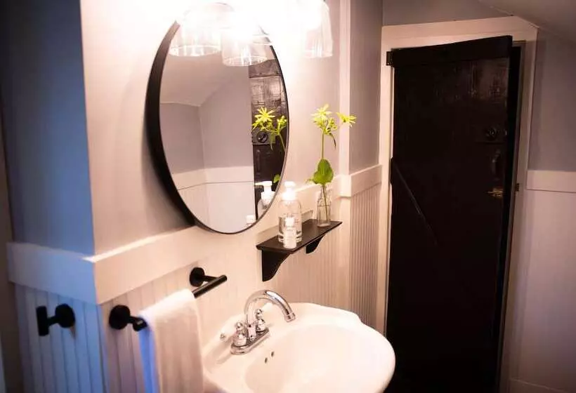 Black Walnut Bed And Breakfast