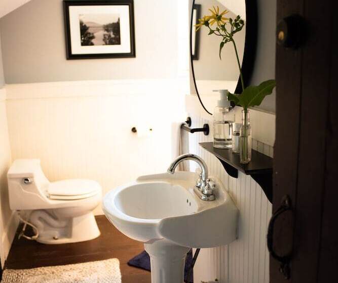 Black Walnut Bed And Breakfast