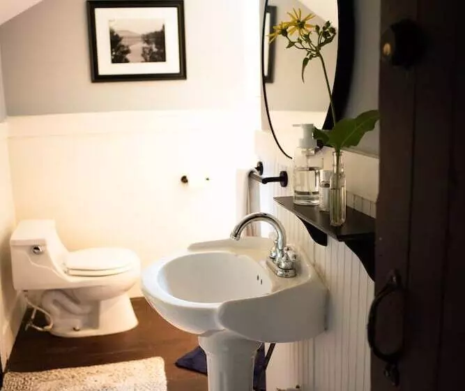 Black Walnut Bed And Breakfast