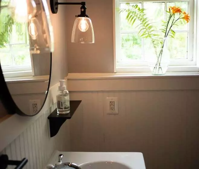 Black Walnut Bed And Breakfast