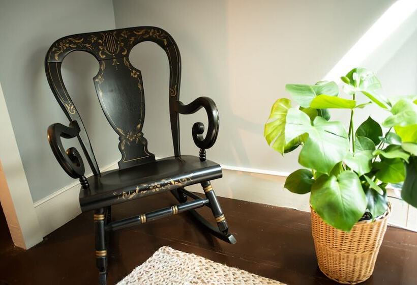 Black Walnut Bed And Breakfast