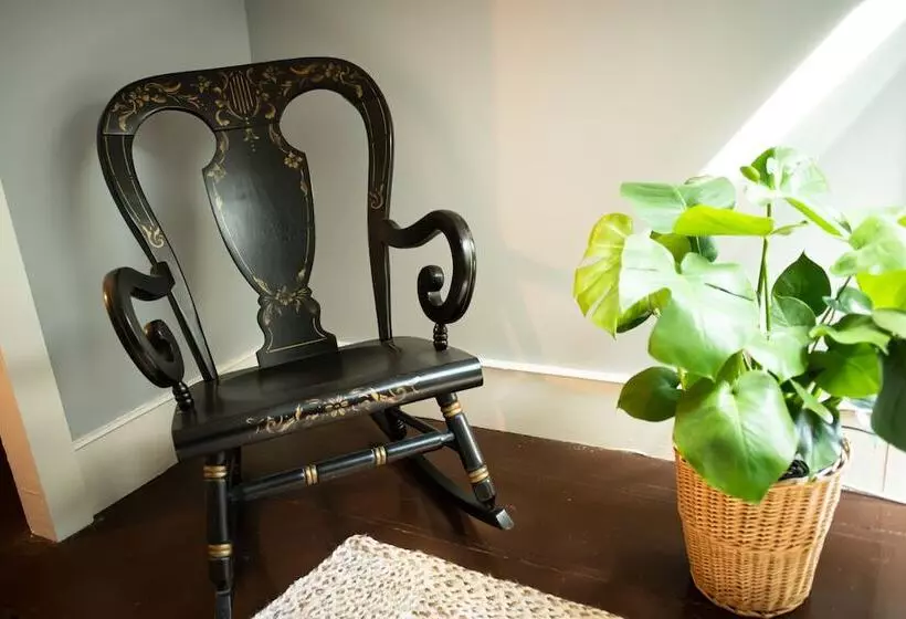 Black Walnut Bed And Breakfast