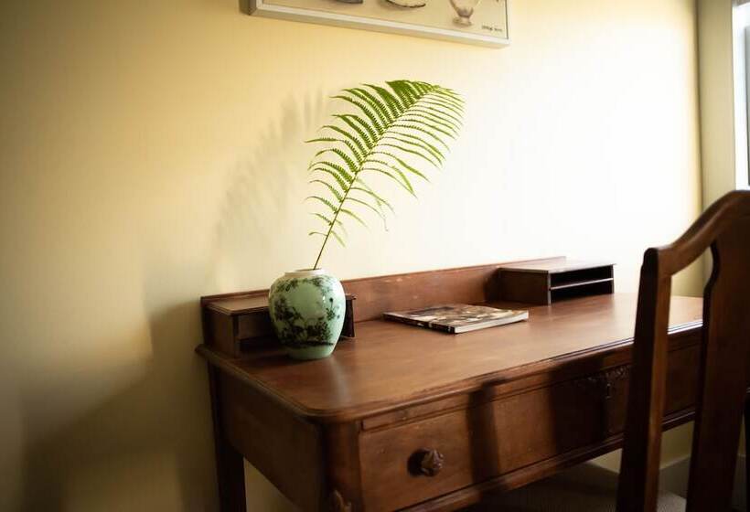 Black Walnut Bed And Breakfast