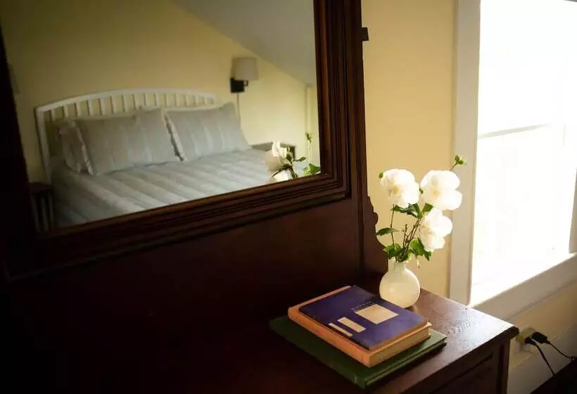 Black Walnut Bed And Breakfast