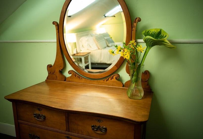 Black Walnut Bed And Breakfast