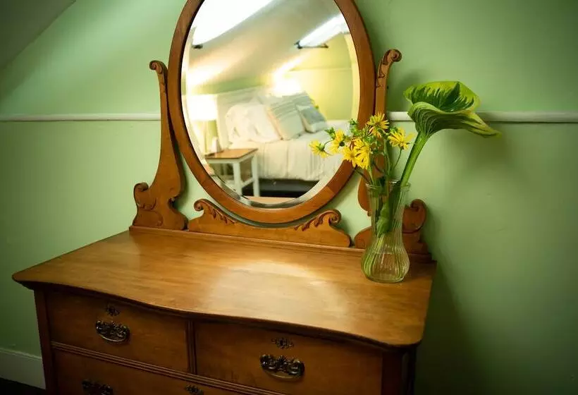 Black Walnut Bed And Breakfast